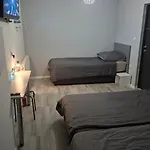 Komfort Noclegi, Suterena 3* Blizne Laszczynskiego