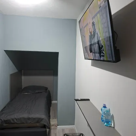 Komfort Noclegi, Suterena فندق مبيت وإفطار