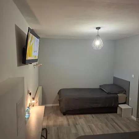 Komfort Noclegi, Suterena فندق مبيت وإفطار